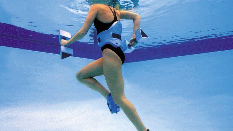 Aquajogging er en treningsform som tar sted under vann. 