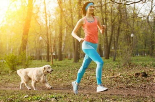De utrolige fordelene ved å løpe med hunden din