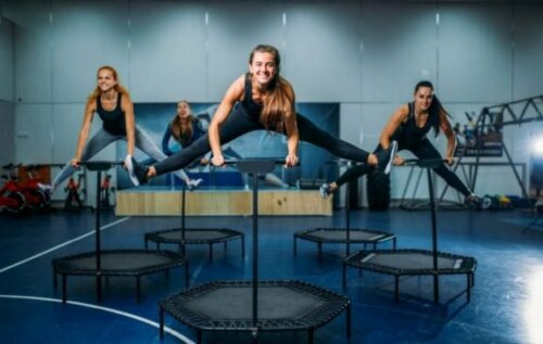Prøv disse øvelsene med fitness-trampoline for å gå ned i vekt