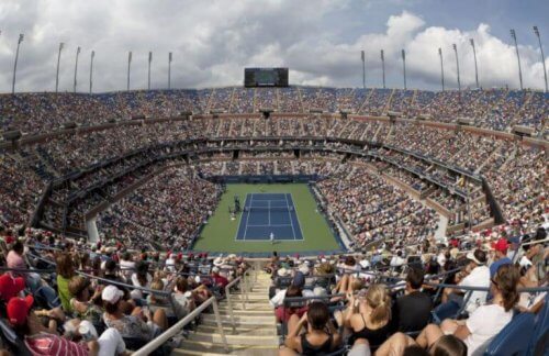 En stadion fylt med mennesker for US Open