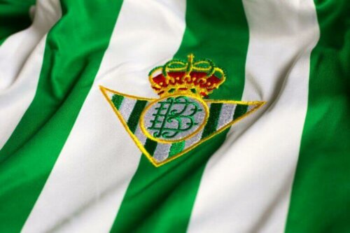 Real Betis FC sin trøye med en krone på