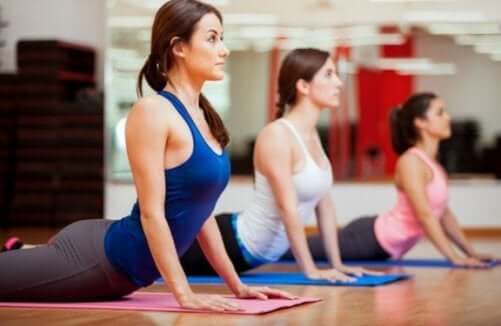 Pass på å inkludere yoga i treningsrutinene dine