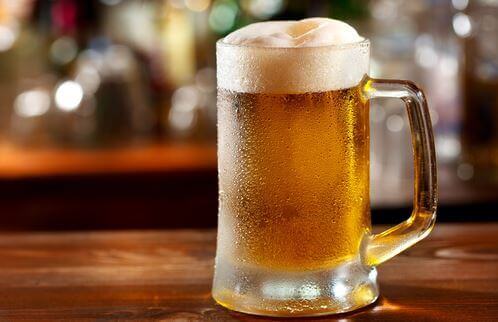 kan een vol glas bier ons lichaam hydrateren