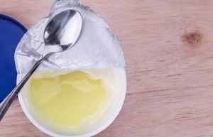 Bedorven yoghurt kan vloeibaar zijn