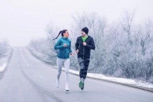 Zimowe bieganie: najlepsza pora na tę formę aktywności