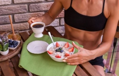 Śniadanie sportowca - przed treningiem czy po?