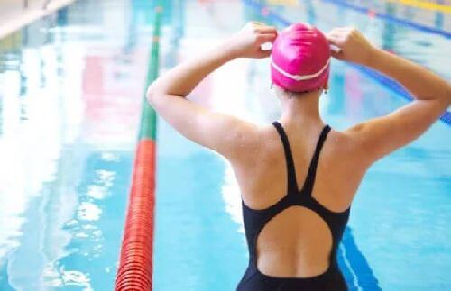 Wytrzymałość podczas treningu pływackiego – zwiększ ją!