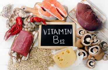 witamina B 12 - produkty takie jak mięso, łosoś itp