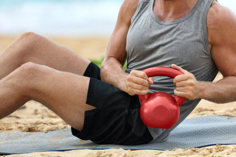 6 ćwiczeń z kettlebell na wzmocnienie mięśni core