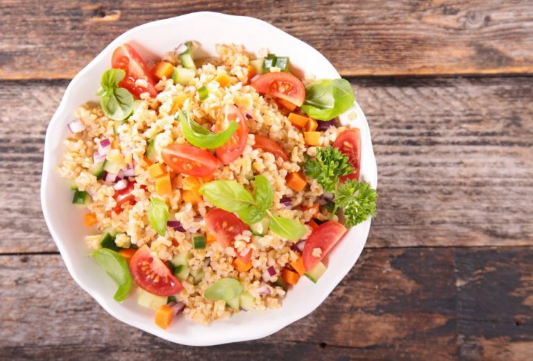 salada fresca para o verão de quinoa