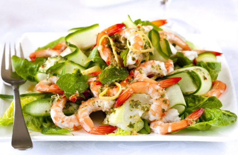 salada de camarão com pepino