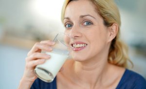 Consuma leite vegetal, como o leite de soja, de arroz ou de amêndoas