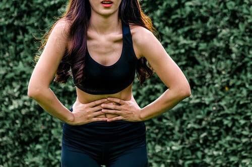 Dor abdominal durante o exercício: por que surge e o que fazer