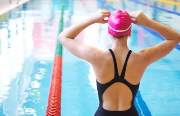 Permanecer ativo em uma piscina é uma ótima fonte de exercício