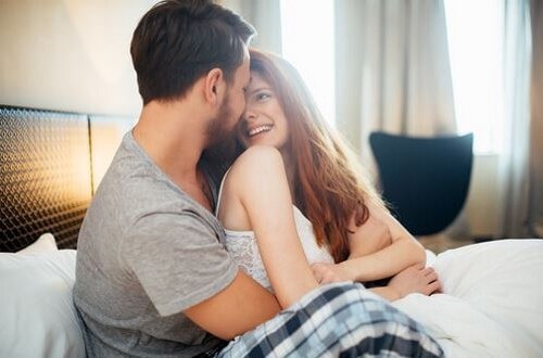 A atividade sexual, seja com um parceiro ou sozinho, é benéfica em muitos aspectos