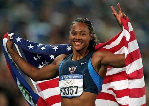 Marion Jones, após ter admitido em tribunal ter usado esteróides nos Jogos de 2000, perdeu suas medalhas e teve seus registros excluídos