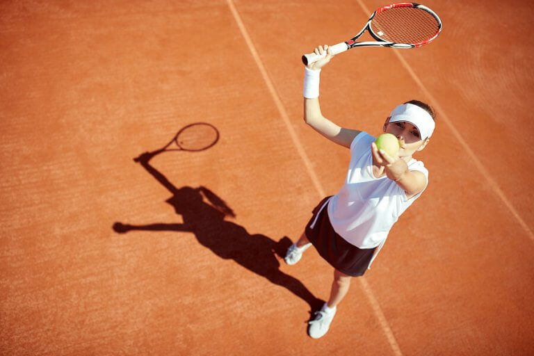 6 benefícios de jogar tênis