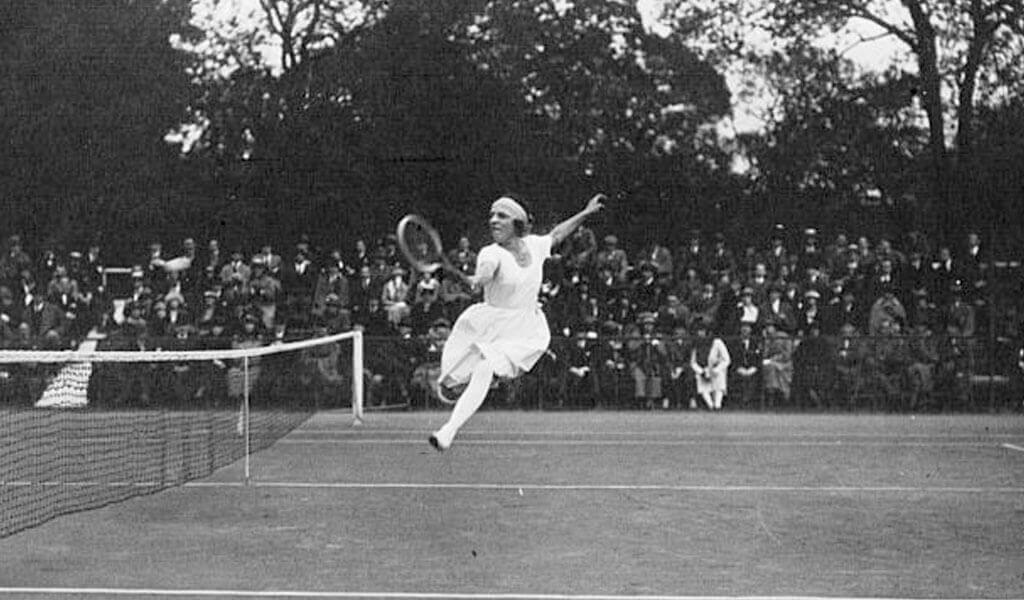 Suzanne Lenglen foi a primeira tenista profissional da história.