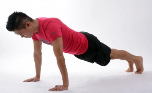 plank yoga duruşu