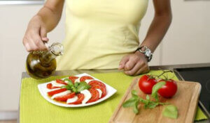 Hem Yemeklik Hem Atıştırmalık Caprese Salatası Tarifleri