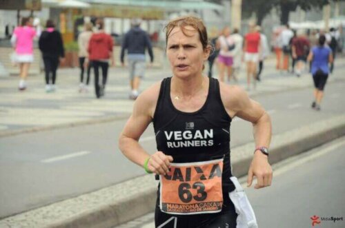 Fiona Oakes maratonda koşuyor
