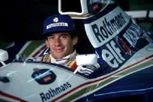 Ayrton Senna'nın bir fotoğrafı.