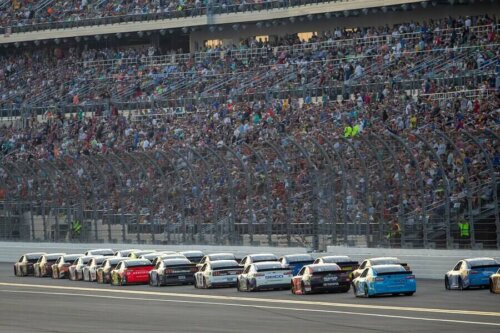 Daytona 24 Saat'te yarışan arabalar.
