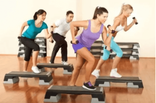 kalça kasları için step egzersizi