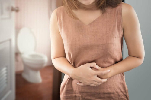 Gastrointestinal problemler yaşayan bir kadın.