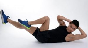 man doing bicycle crunch exercises for the obliques