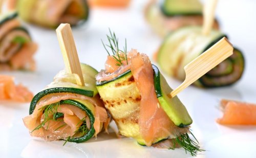 zucchini rolls with smoked salmon and dill