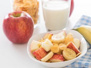 Fruit salad and soy beverage