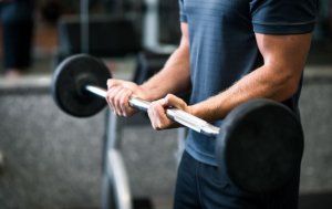 Man doing forearm curls