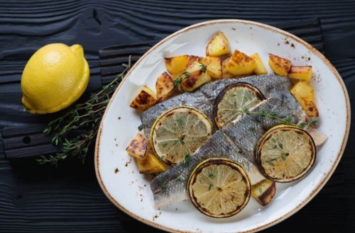 Brass with lemon as a fish dinner.