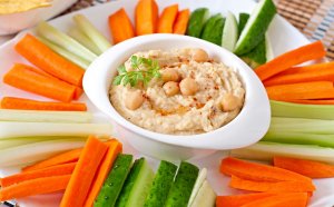 Hummus and vegetables