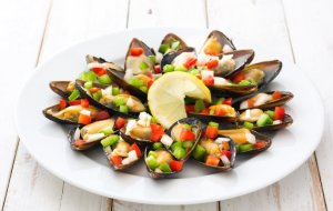 Mussels with onions and peppers