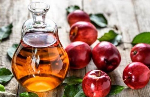 apple vinegar in flask
