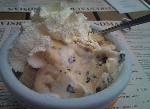 homemade-ice-cream-oreos-whipped-cream