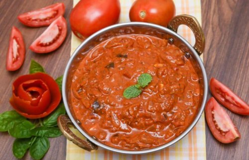 Tomatoes are a low-calorie superfood tomato sauce