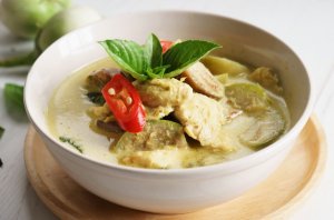 Eggplant, Tomato and Spinach Vegetarian Curry