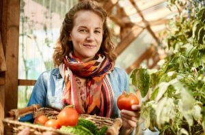 Woman in the real food movement holding an apple