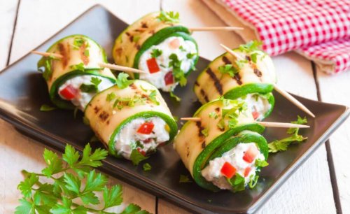 Zucchini and cheese rolls