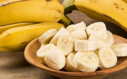 Banana pancakes slices in bowl