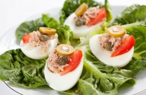 Eggs with tuna