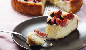 High-fiber recipes: fig and almond cake.