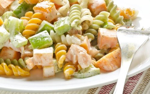 There are many salads that mix proteins and carbohydrates
