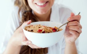 Woman eating fiber-rich cereal