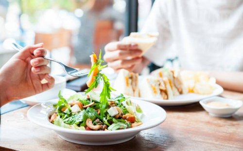 A salad is a good choice when you can't decide what to eat when going out.