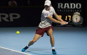 Tennis player doing a perfect volley.