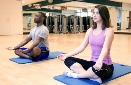 People doing yoga in studio ways of breathing
